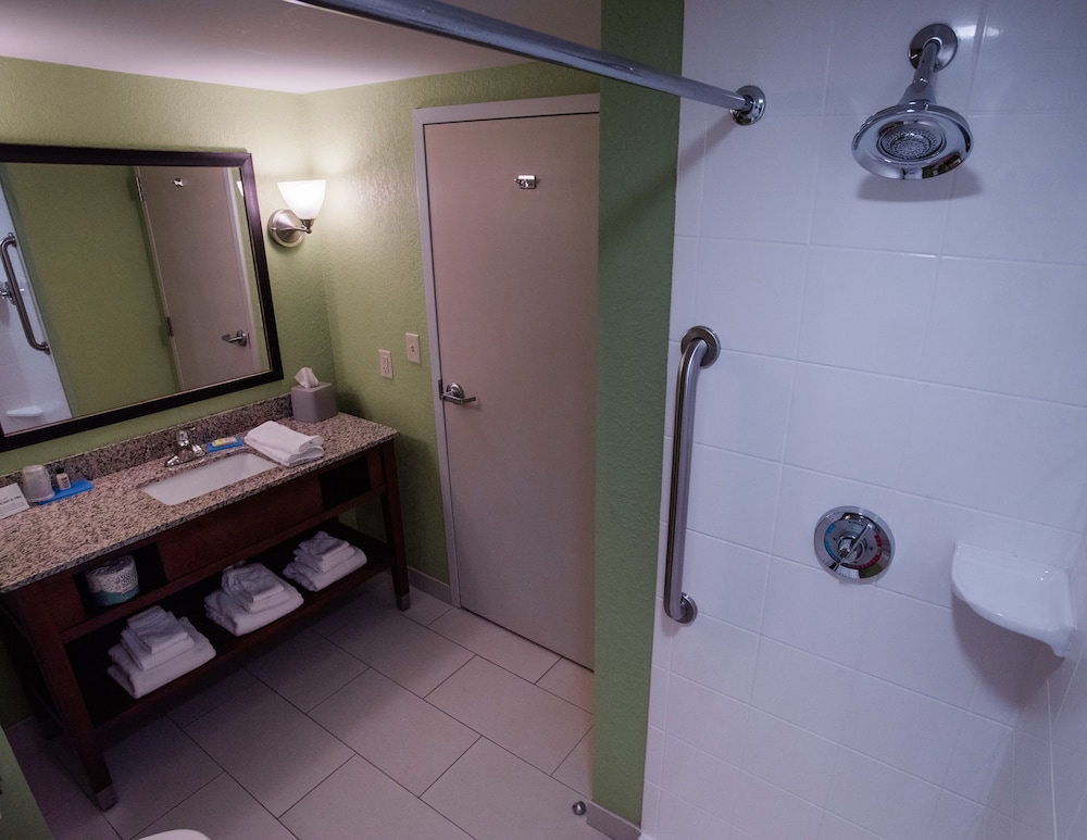 Standard Room, 1 King Bed (Walk-In Shower) - Photo 3