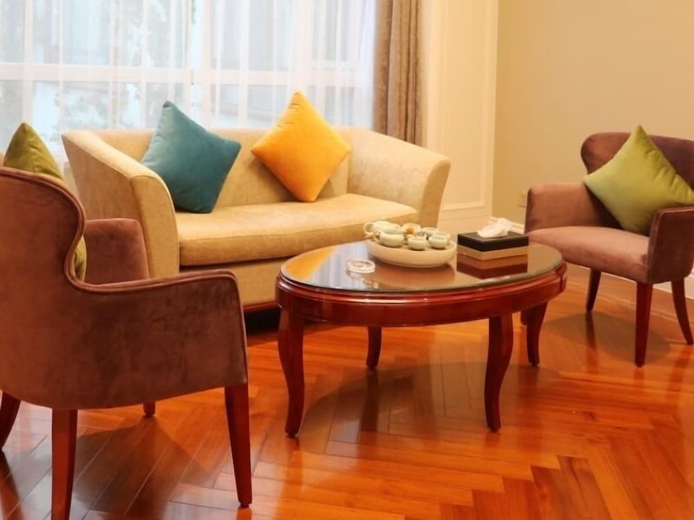 Deluxe Suite - Photo 2