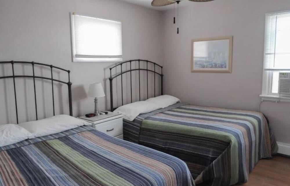 Standard Room, Multiple Beds photo 3