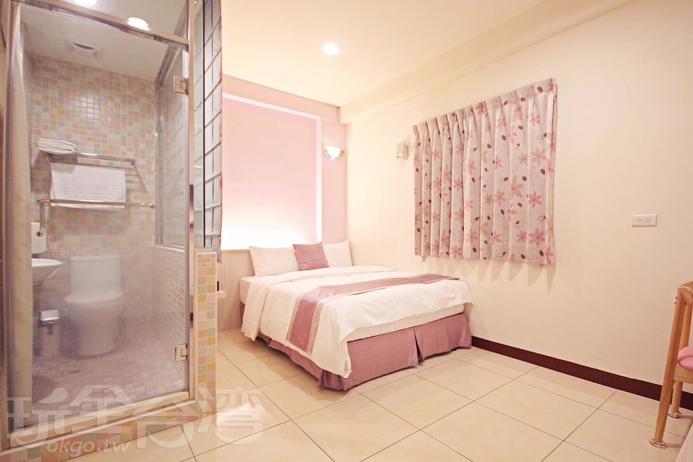 Double Room - Photo 11