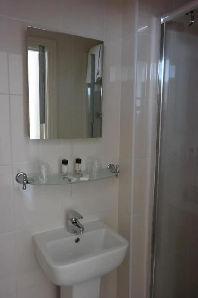 Single Room - Photo 9