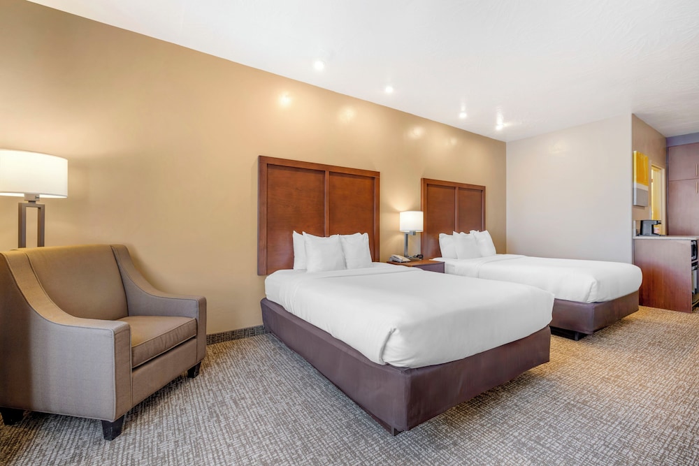 Standard Room, 2 Queen Beds, Non Smoking - Photo 1