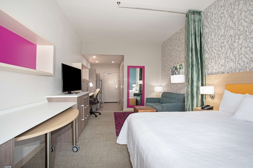 Studio Suite, 1 King Bed, Non Smoking - Photo 2