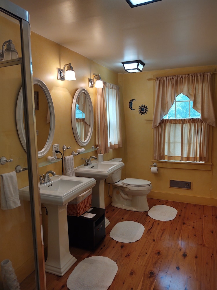 Standard Room, 1 Queen Bed, Non Smoking (Parlor Room) photo 2