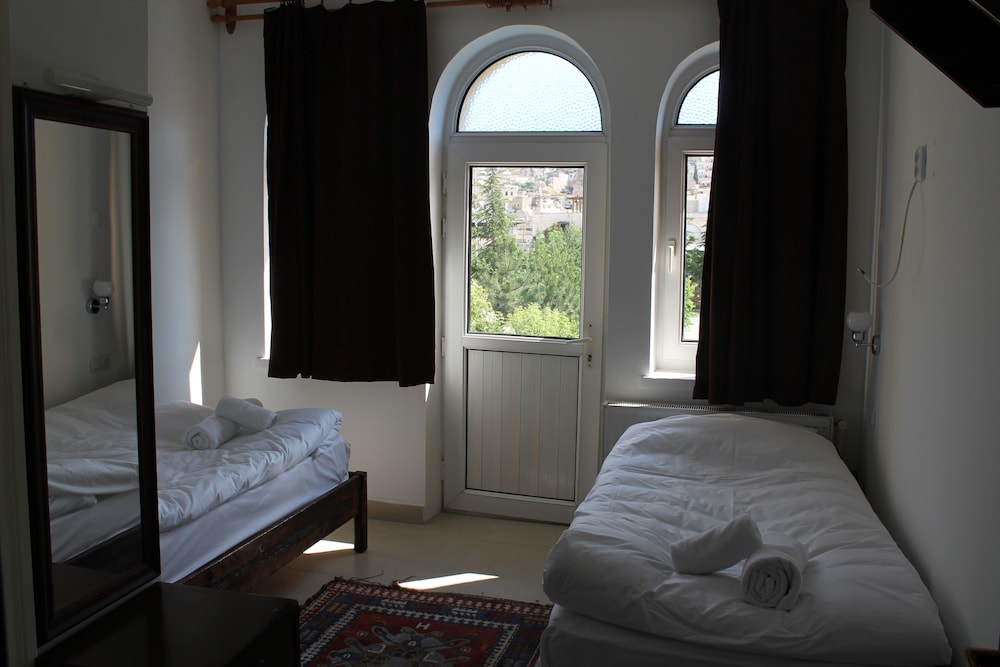 Classic Twin Room, City View photo 2
