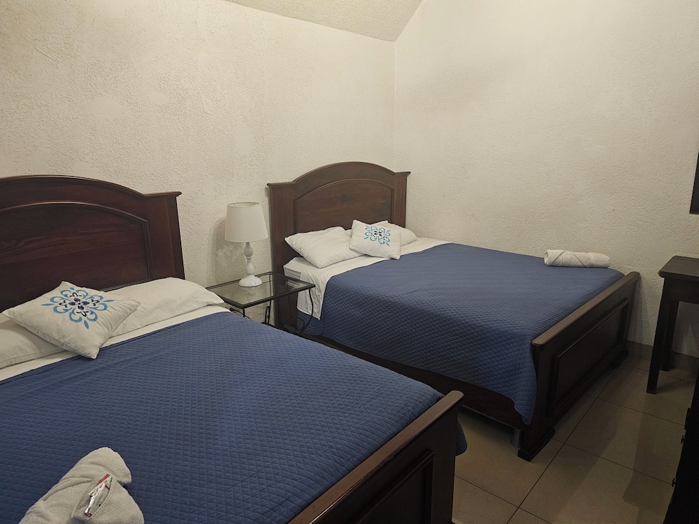 Comfort Room, Multiple Beds (Queen) photo 1