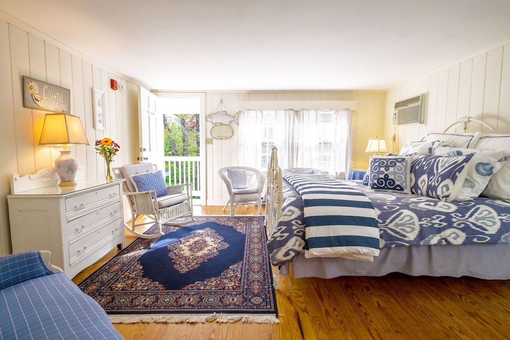 Studio, 1 Queen Bed, Kitchen photo 2