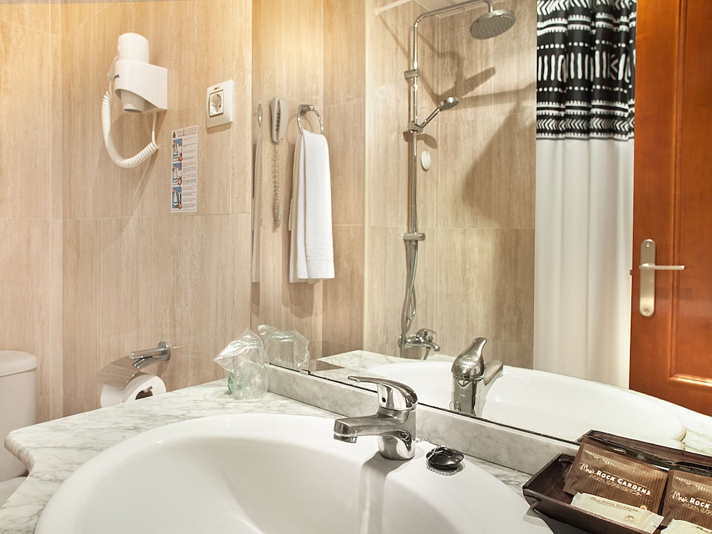 Double Room - Photo 5