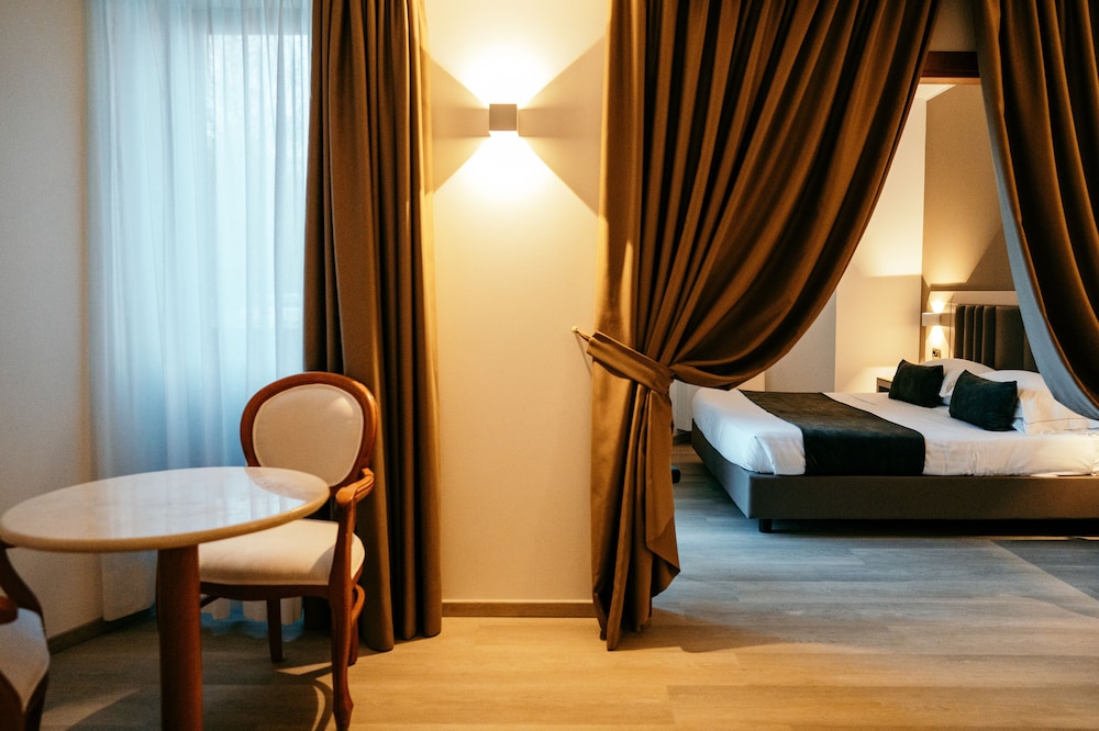 Junior Suite (Deluxe) - Photo 4
