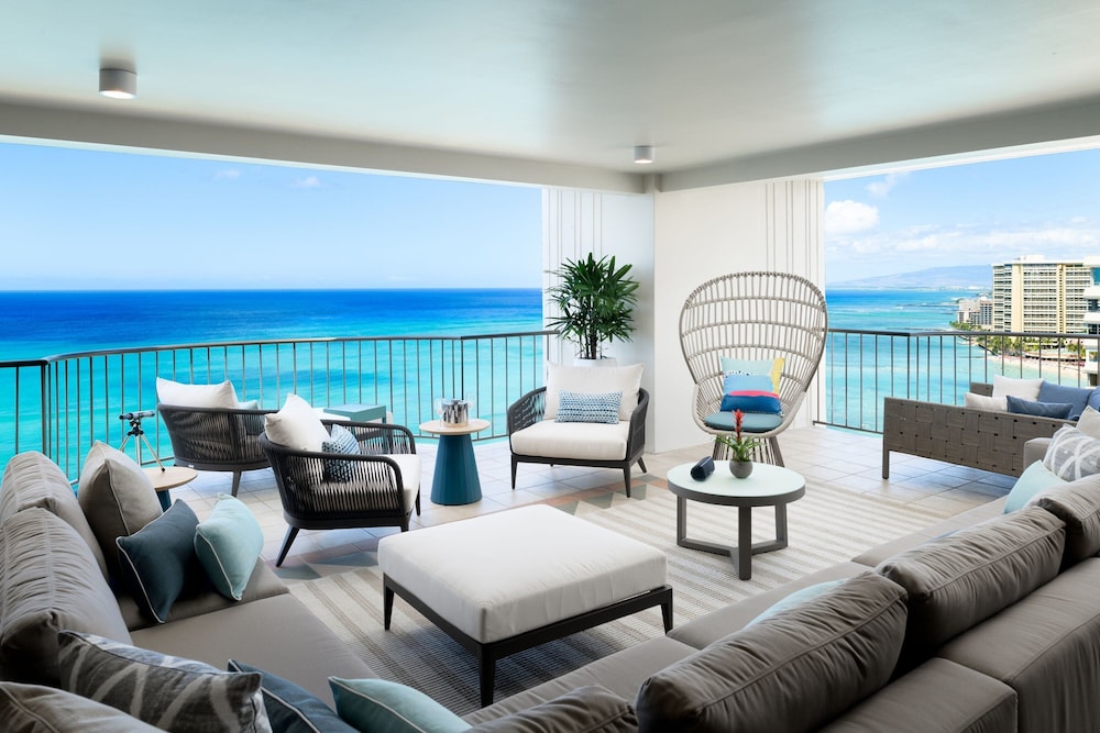 Queen Suite, One King Bedroom, Balcony