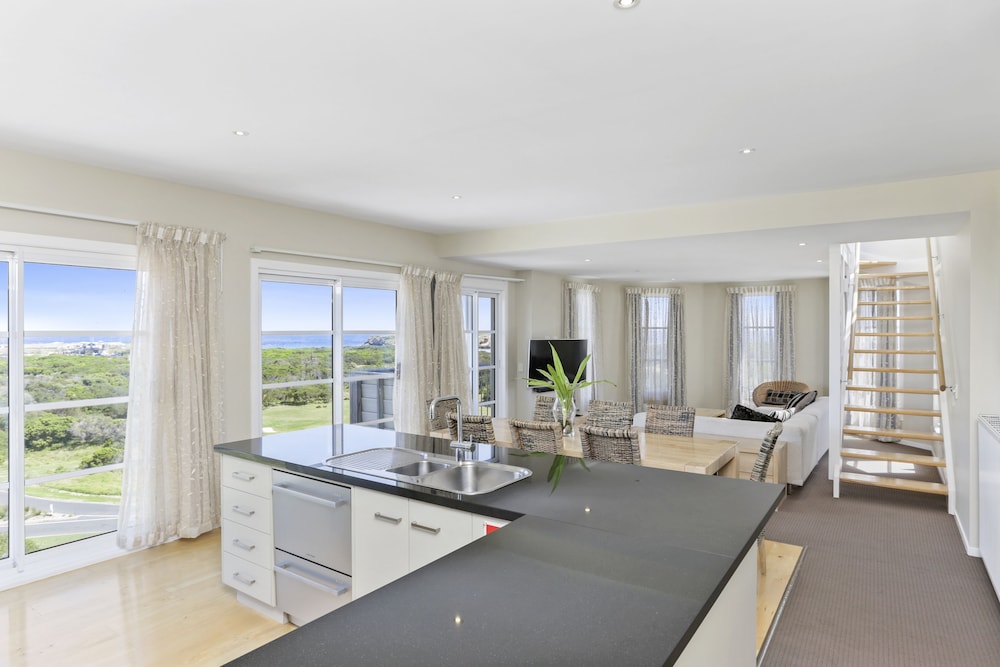 Panoramic Four Bedroom Penthouse photo 3