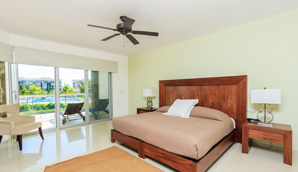 Luxury Condo, 2 Bedrooms, Hot Tub, Pool View (Casa Vida Dulce)