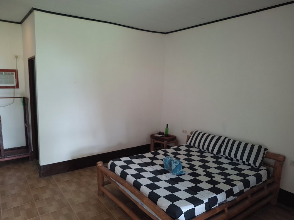 Economy Double Room, Garden View