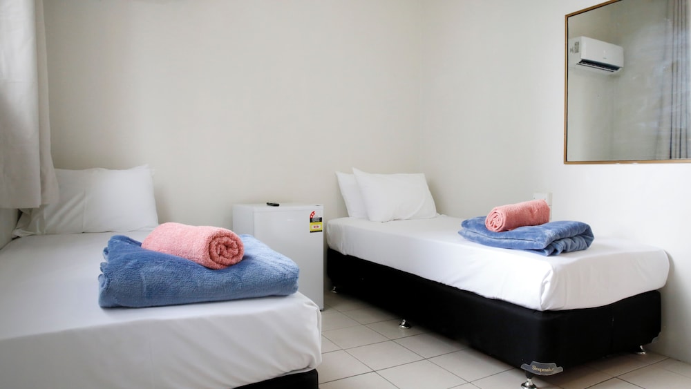 Family Suite: 2 Bedrooms with Kitchenette photo 2