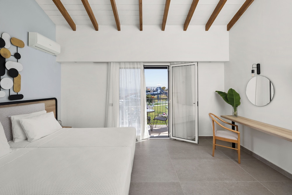 Family Superior with Side Sea View