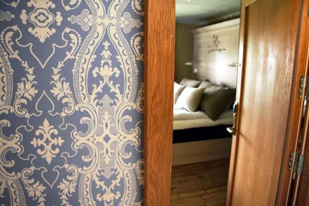 Junior Double Room, 1 King Bed with Sofa bed photo 2