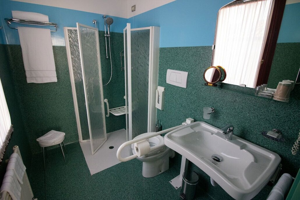 Double or Twin Room photo 3