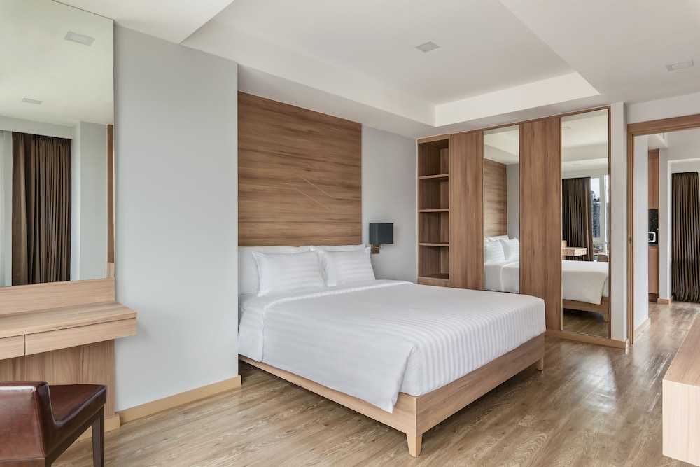 Executive Suite, 1 Bedroom, City View photo 3