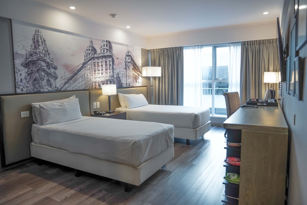 Room, 2 Twin Beds, Accessible (Roll-In Shower)