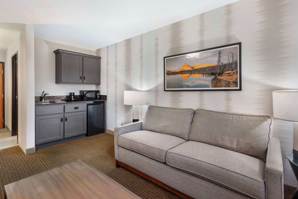 Family Suite, 2 Queen Beds, Non Smoking (Third bed is a Sofabed) - Photo 7