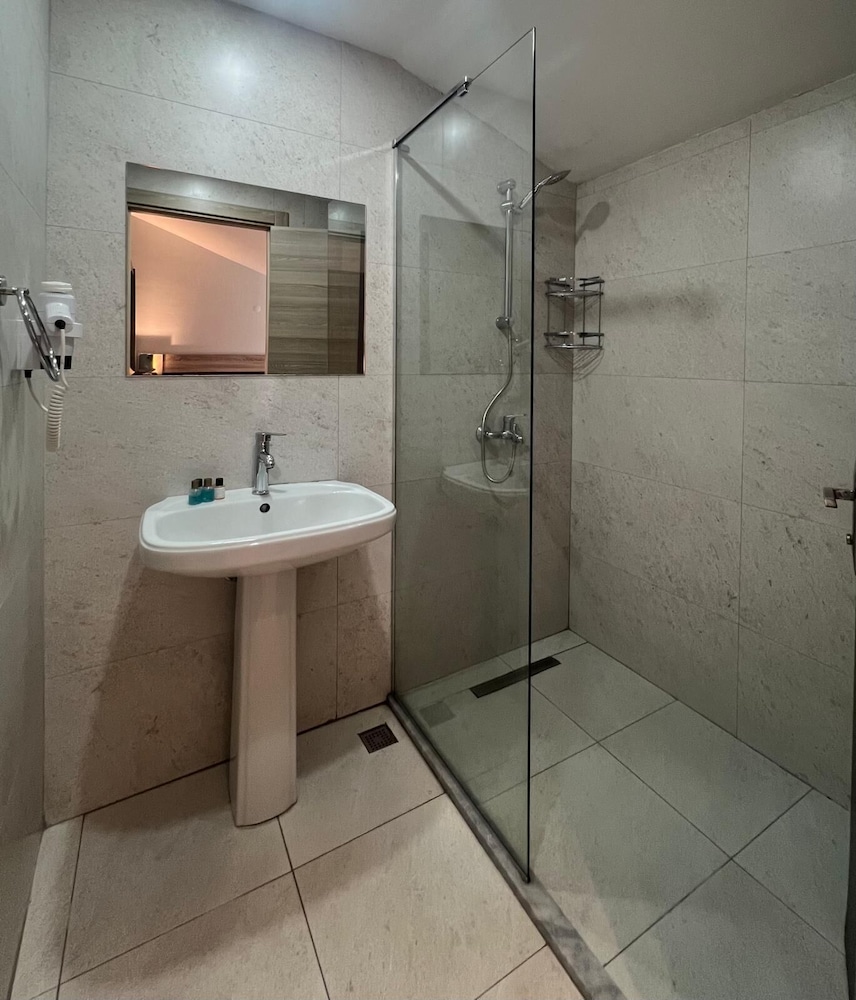 Economy Double or Twin Room photo 3