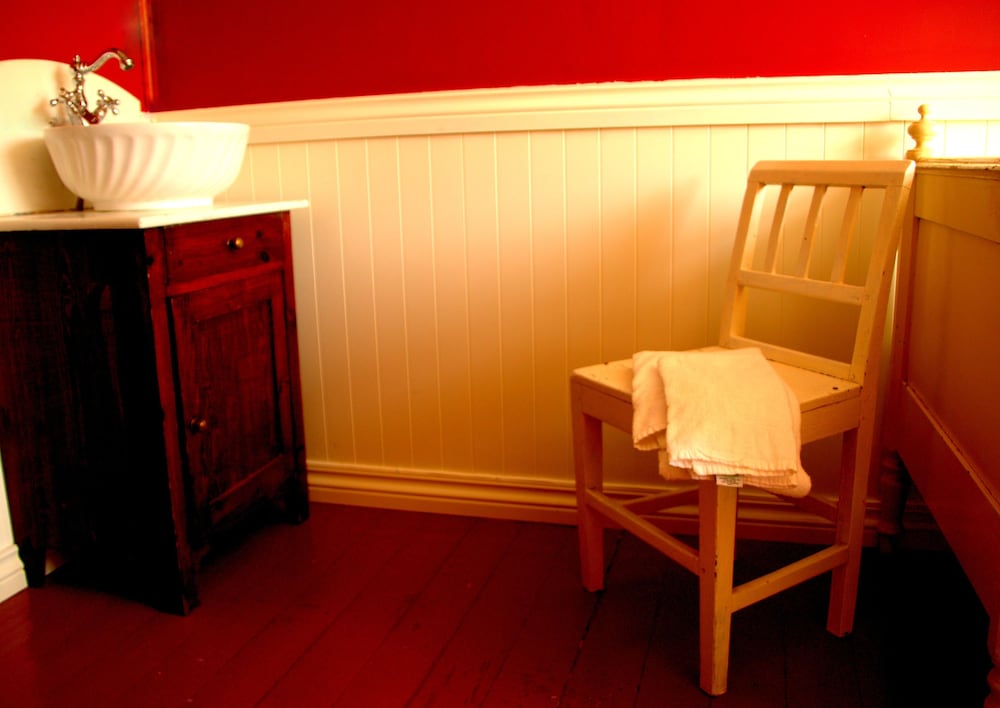 Economy Double Room, Shared Bathroom (Breakfast Excluded) photo 2