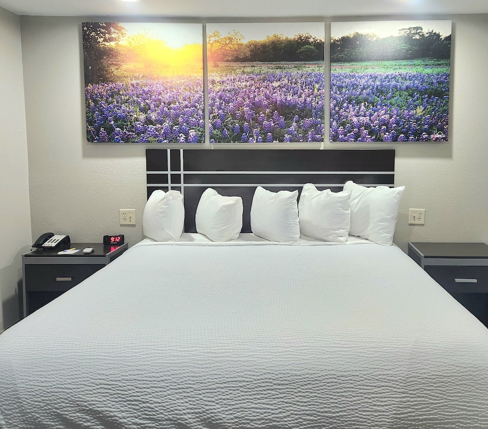 Standard Room, 1 Queen Bed - Photo 5