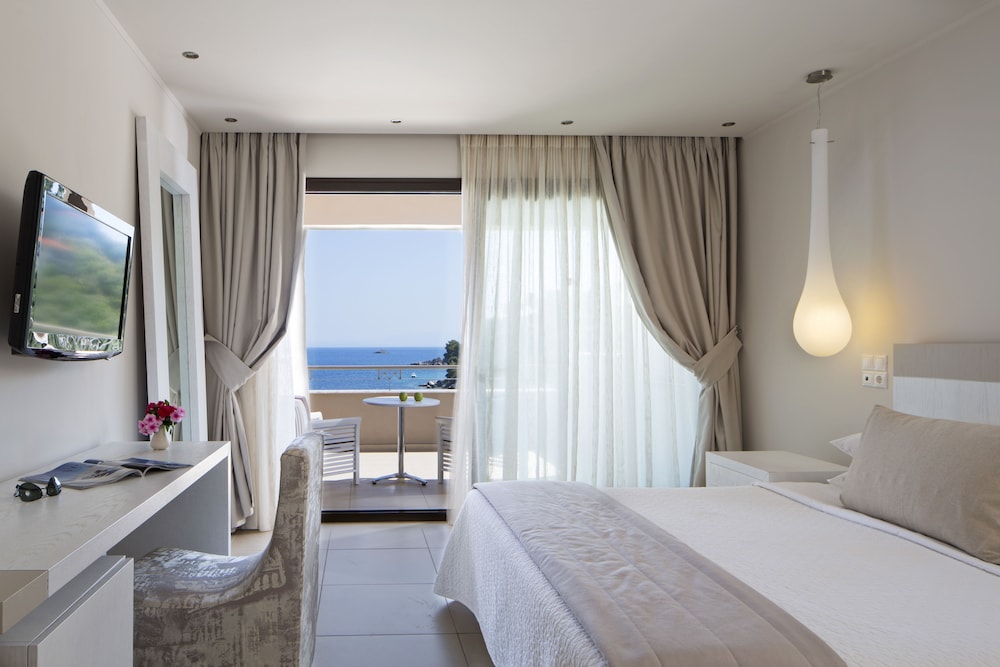 Deluxe Double Room, Sea View - Photo 1