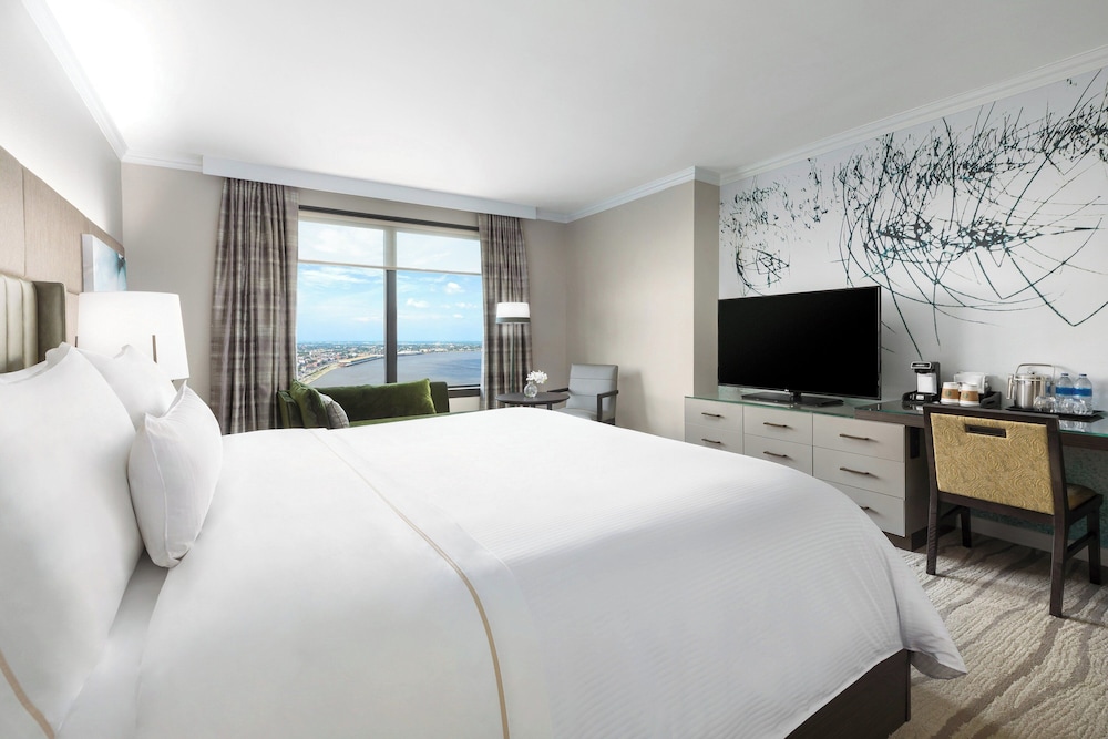 Suite, 1 King Bed - Photo 1