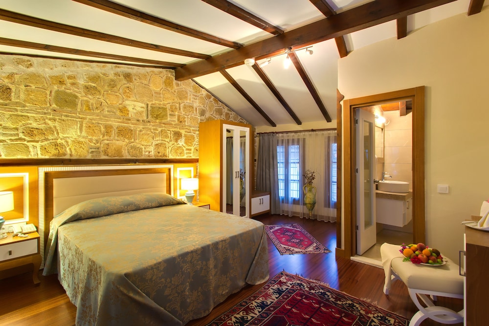 Deluxe Double or Twin Room - Photo 6