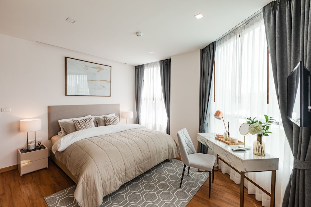 Deluxe Room, 1 Bedroom - Photo 1