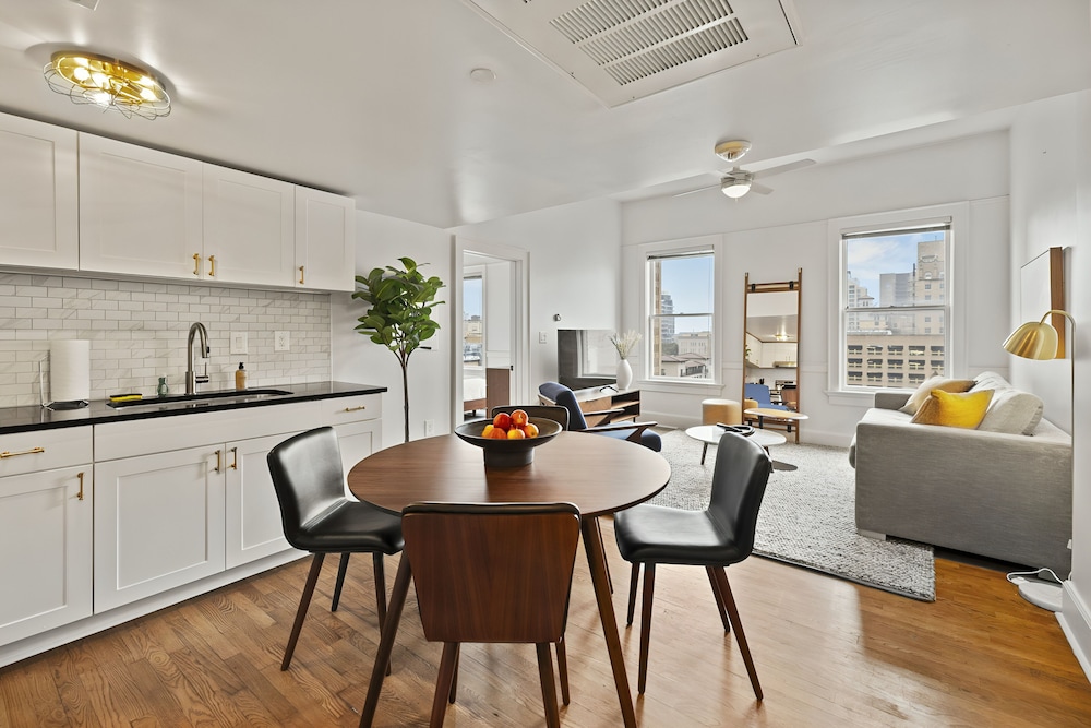 Premium One Bedroom Apartment thumbnail 5