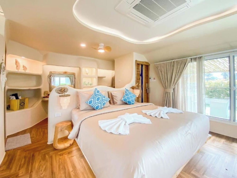 Superior Beachfront room with Partial Seaview - Photo 7