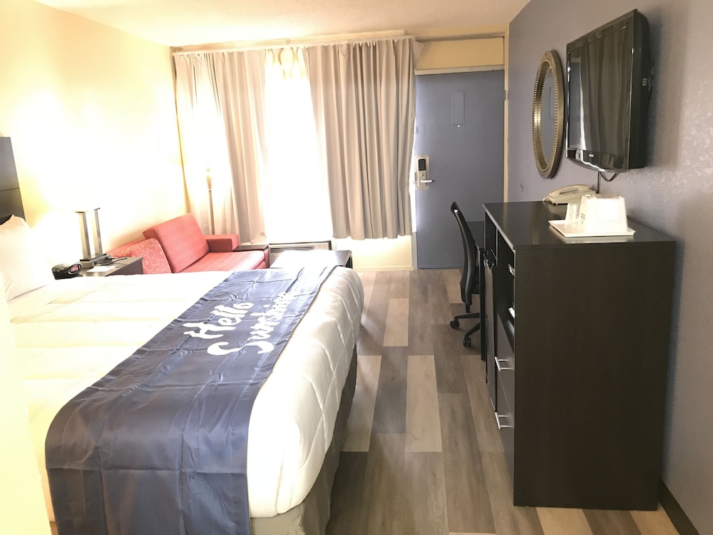 Standard Room, 1 King Bed - Photo 2