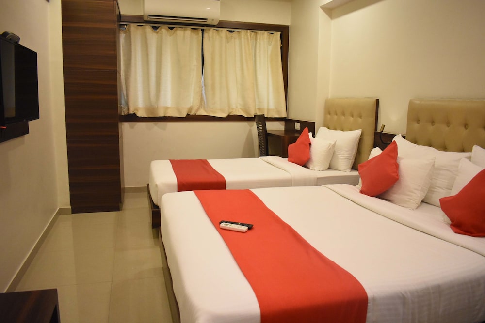 Superior Triple Bed Room - Photo 10