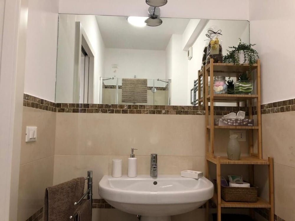 in the Heart of the City of Bari, 写真 31