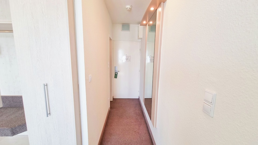 Double or Twin Room - Photo 8
