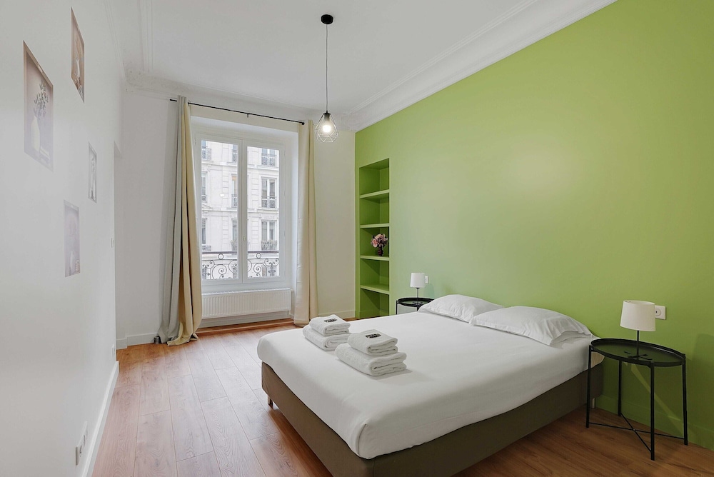 Apartment photo 2