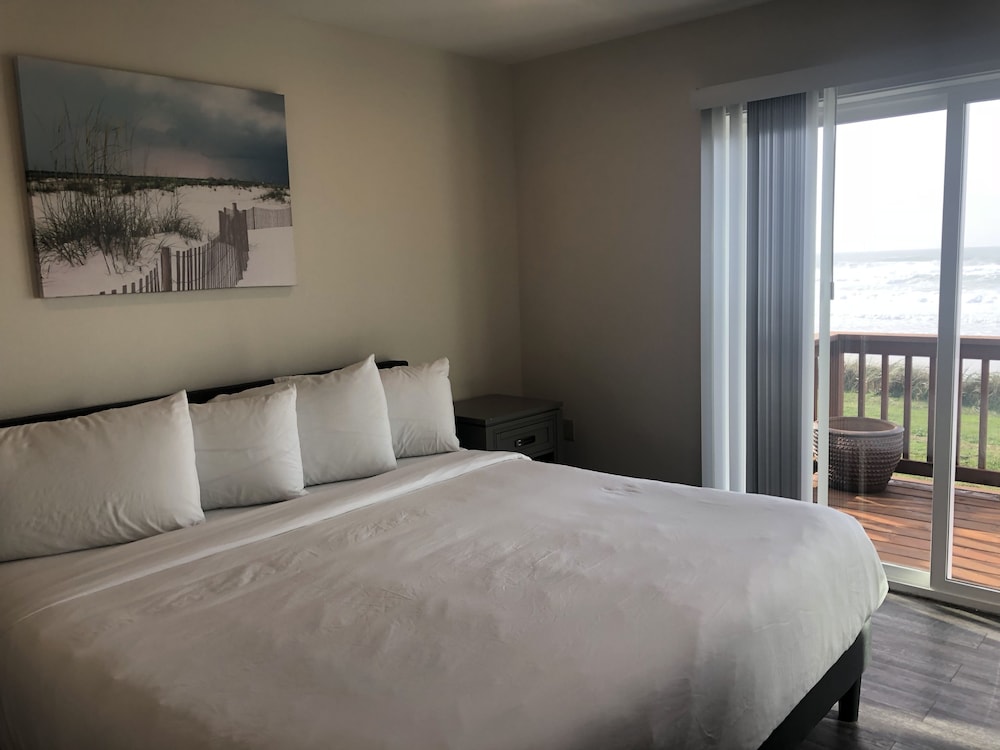 King Suite Kitchenette w/ Deck 1st Floor photo 2