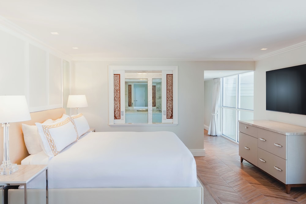 Studio Suite, 1 King Bed, Resort View