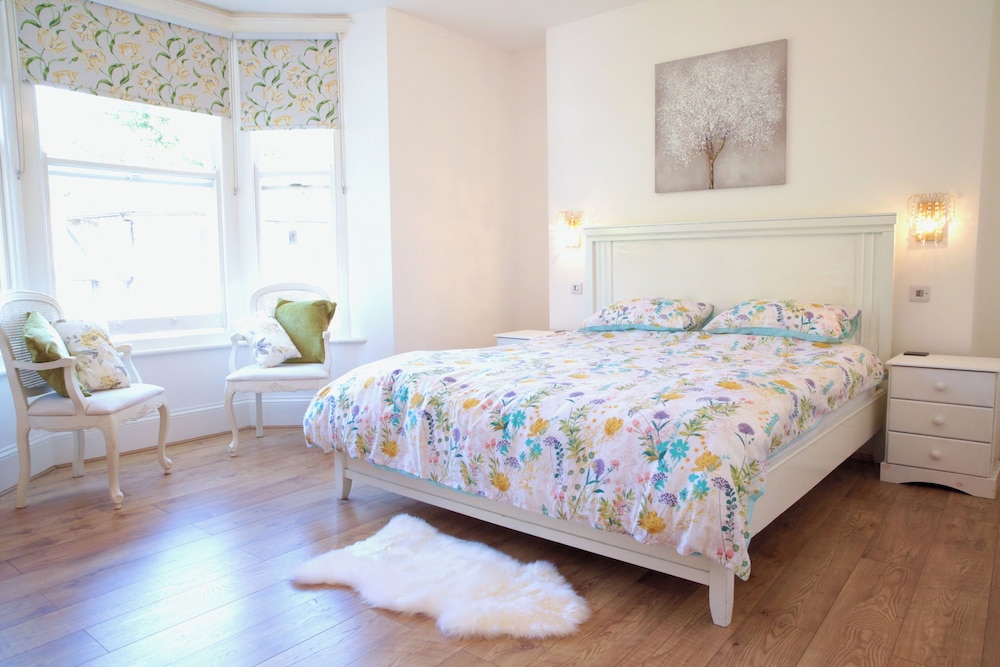 Family House, Multiple Beds, Partial Ocean View, Courtyard Area photo 3