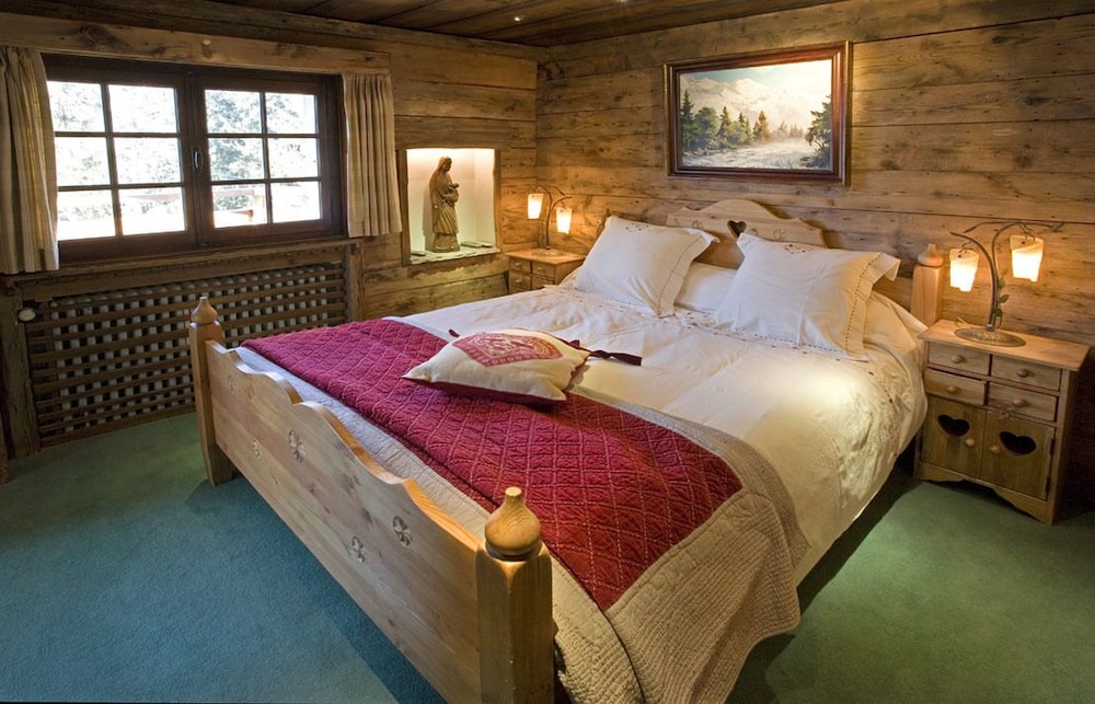 Suite Jorasses with View on Jacuzzi (Jacuzzi visible by hotel guests)