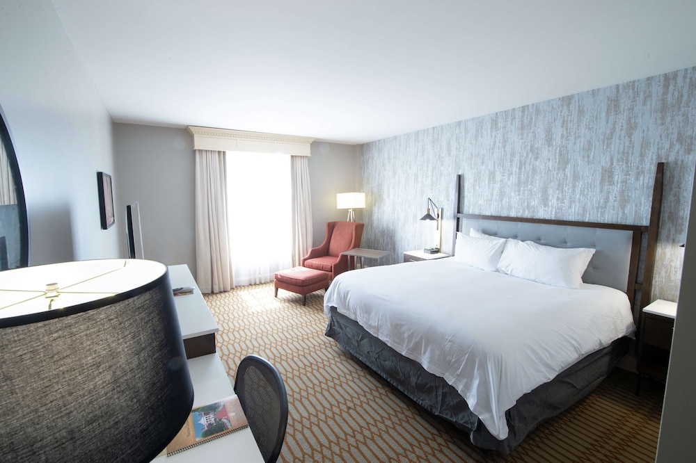 Room, 1 King Bed, Accessible (Hearing) - Photo 1