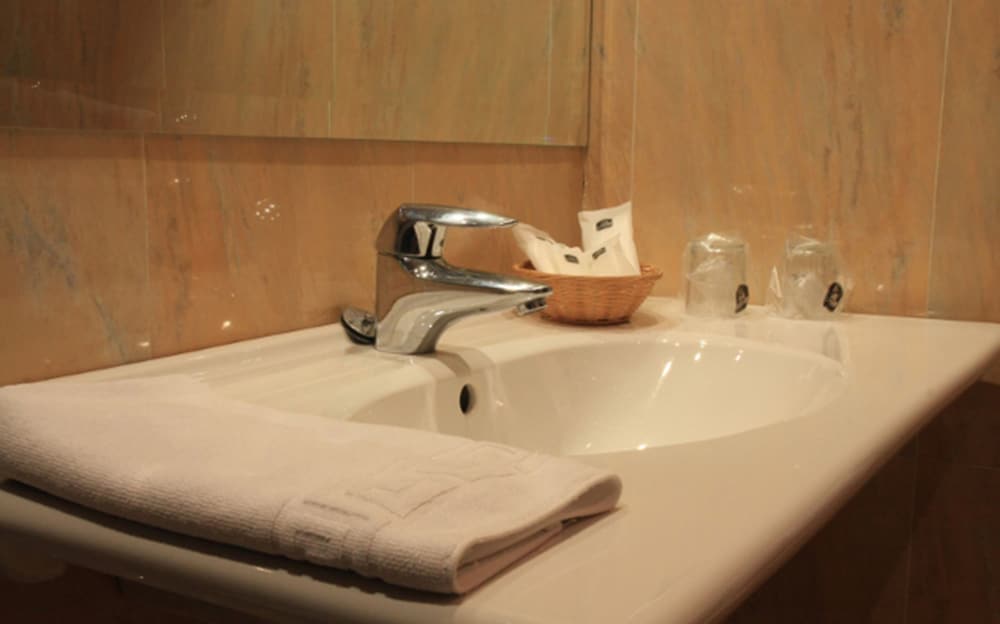 Triple Room - Photo 6
