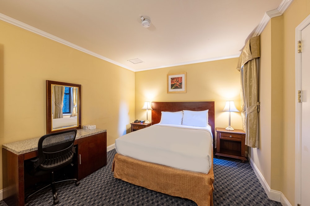 High Floor, City View, 1 Queen Bed