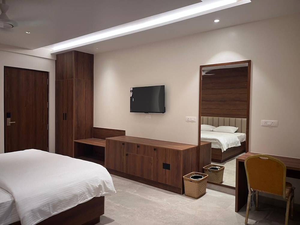 Deluxe Double Room, Balcony, Garden View