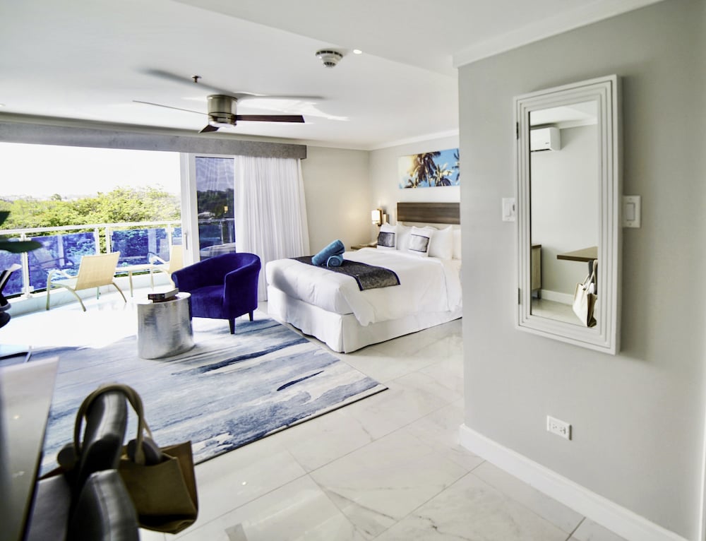 Standard Room, 1 King Bed, Hot Tub, Ocean View