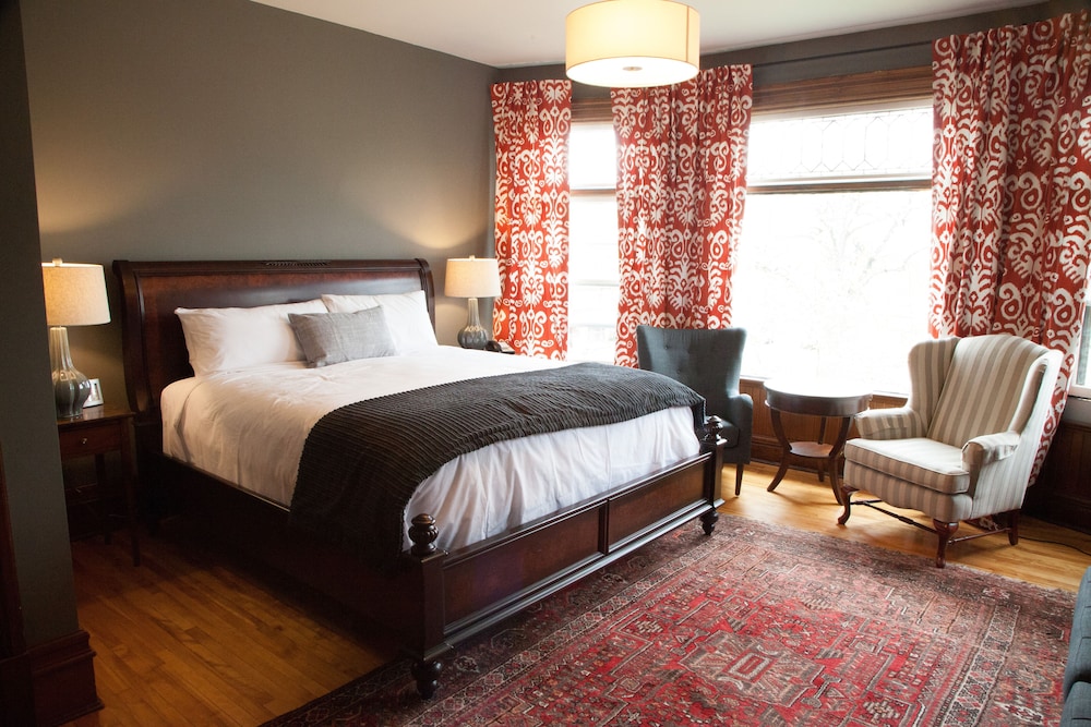 Standard King Room photo 2