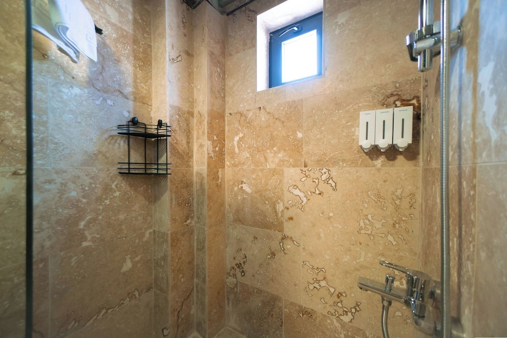 Jacuzzi Deluxe - Photo 19