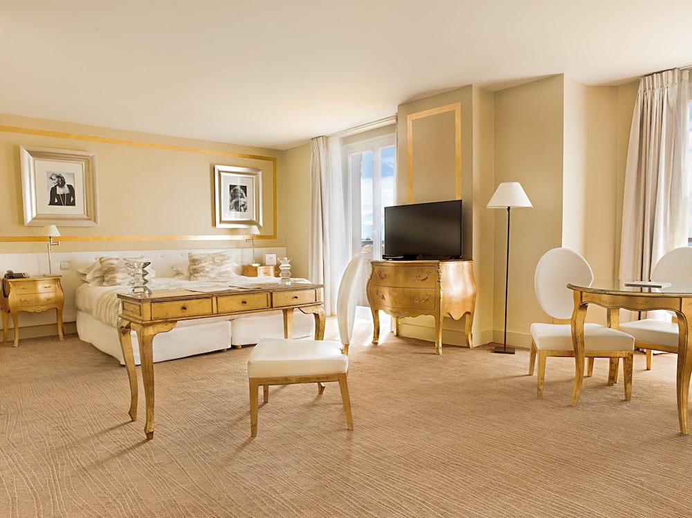Deluxe Suite - Photo 1